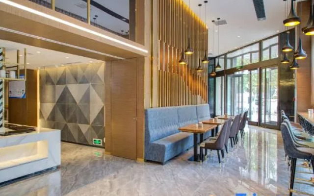 Starway Hotel (Zhengzhou Songshan Road Erqi Wanda Plaza)