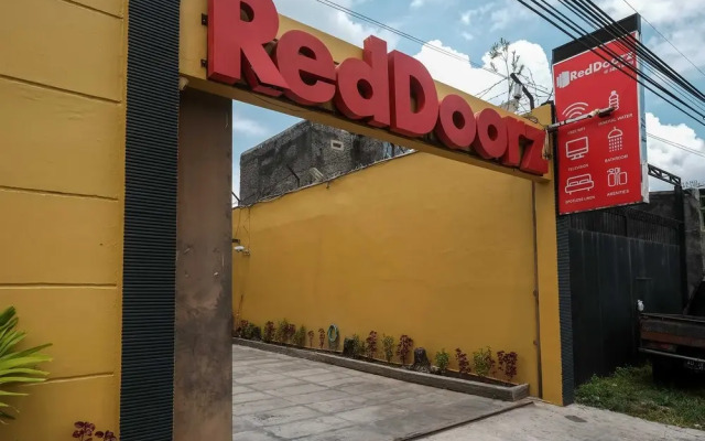 RedDoorz @ Solo Baru