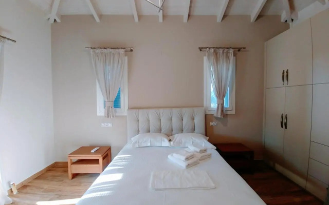 Villa *FRYNI*/5' from sea & center/Mountain View