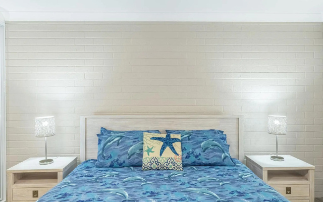 Dolphin Lagoon 196 Soldiers Pt Rd Luxury Escape – Guest Rooms – Salamander Bay