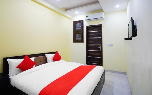 OYO 65547 Hotel The Geetika Palace