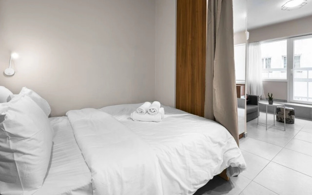Big Apple, Nilie Hospitality MGMT