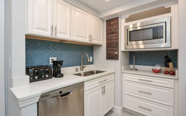 Bay Oaks by Beachside Management