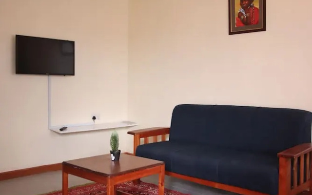 Lux Suites Ebony Mara House