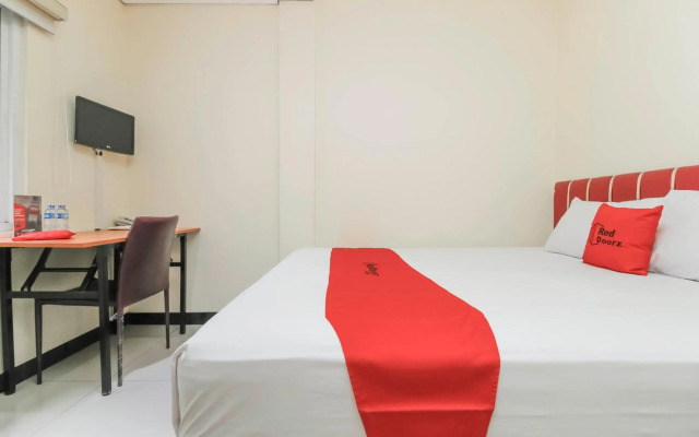 RedDoorz Plus @ Jalan Pemuda Jakarta