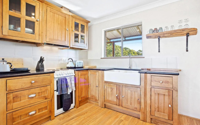 Braeside Cabin Three - Parsonsia