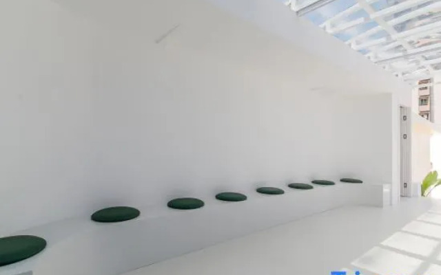 Qingyou Sharing Hotel (Monument to the people's Liberation Store