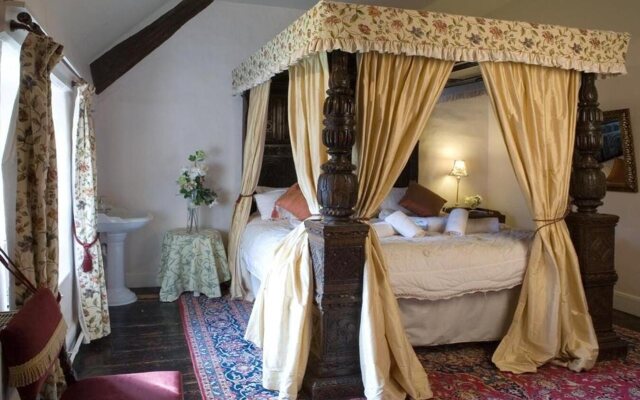 Bickleigh Castle Hotel