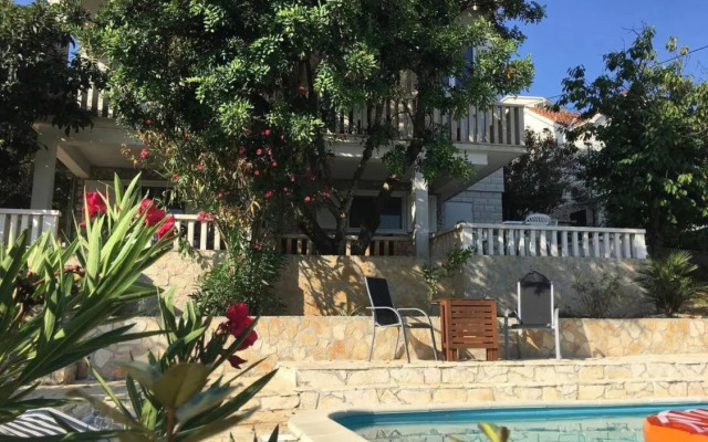 A & A Luxury Guest House