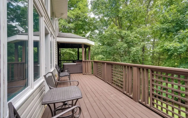 Gatlinburg Cabin Rental: 3 Mi to Downtown