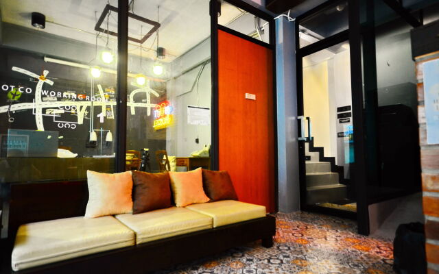 The neighbor hoot hostel & cafe