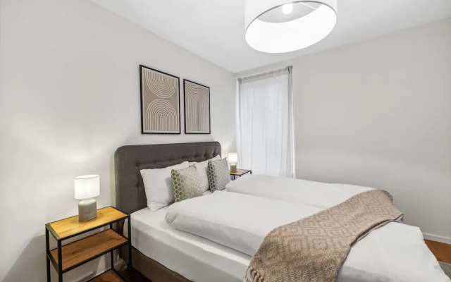 Modern 2 Bdr-flat top Location