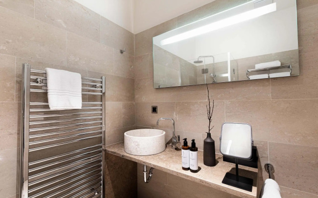 Zola Hotel - Palais de Bohème