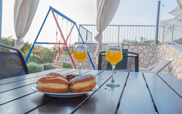 Beautiful Home in Primosten With Wifi and 4 Bedrooms