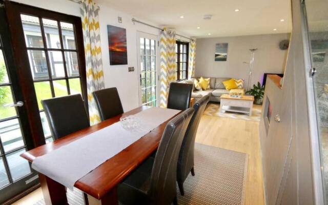 20 Tudor Court " Four Star AA accommodation"