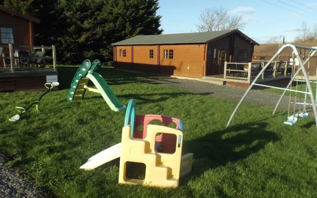 Spacious 3 Bedroom Cabin at Avonvale Holiday Lodge