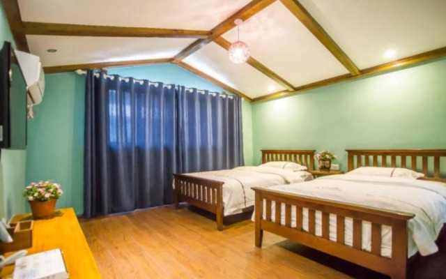 Zhangjiajie April Day Hostel