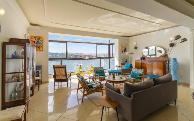 Magnificent Sunny Seafront Apart Sliema
