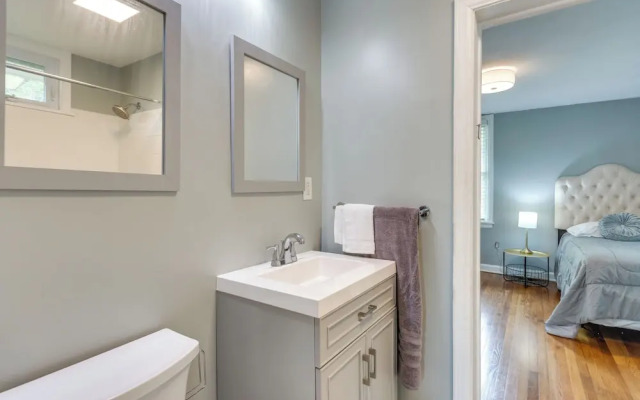 2 Mi to Dtwn Pensacola: Charming Apartment