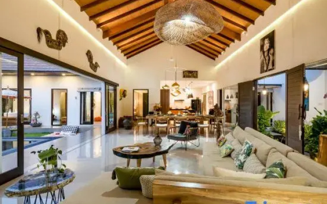 Jami 4BR PoolVilla, a Serenity Steps from theBeach