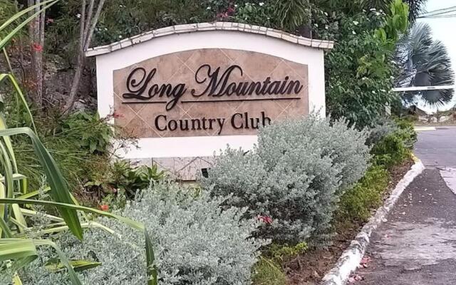 Luxury Long Mountain Condo - Large 1 bedroom