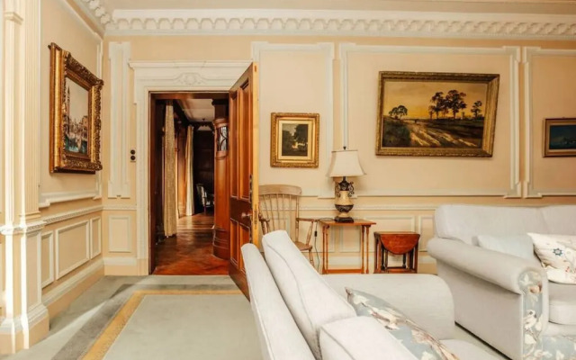 Waterfront Retreat in Hambleden