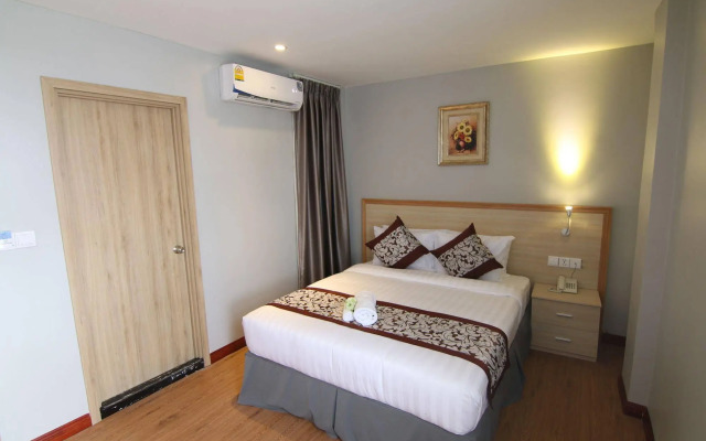 Paragon Central Hotel & Sky Bar