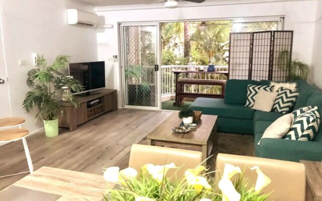 Newly Renovated Unit 250m To The Beach