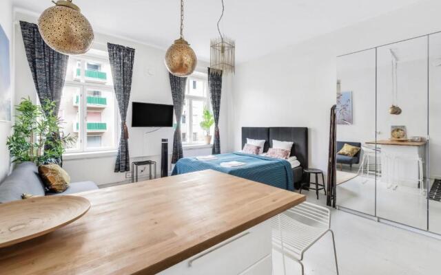 WeHost Bright Studio for 6 Kallio Travellers