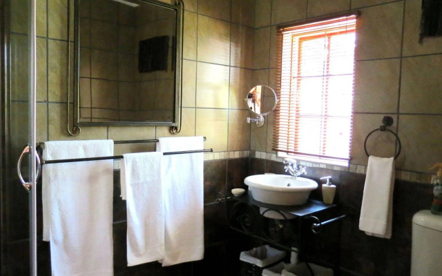 Dinkwe Lodge & Guest House