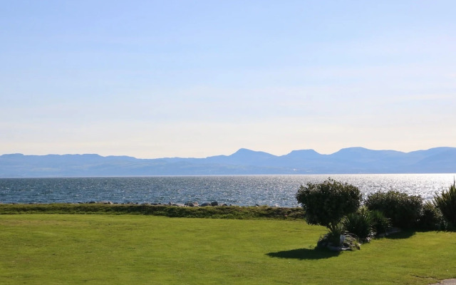 Seafront Holiday Home 2