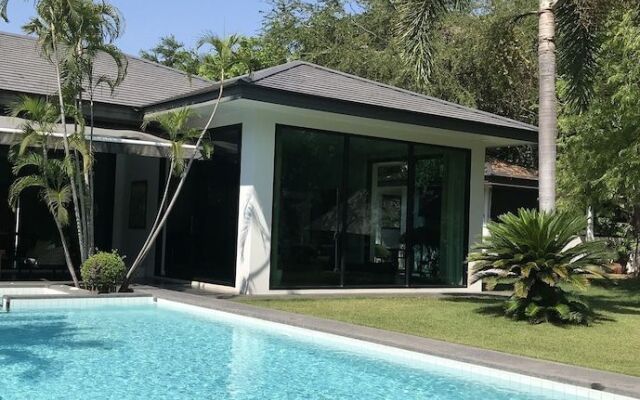 ZiZ Boutique House
