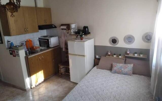 Cosy and Large Studio in Heraklion Crete, Greece