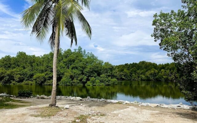 Dindings Pantai Desair Apartment By DPD