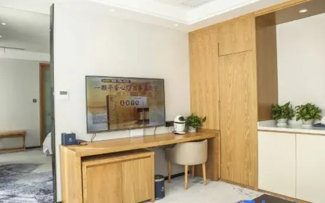 Roland Jinyi Hotel