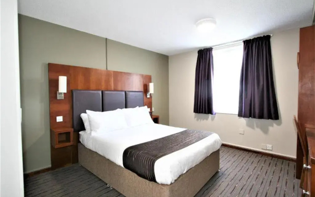 The Oakwood Hotel by Roomsbooked