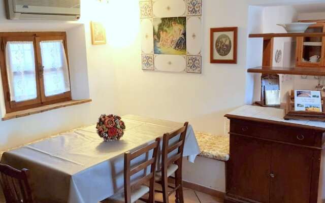 Cosy Cottage in Chiusdino with Garden
