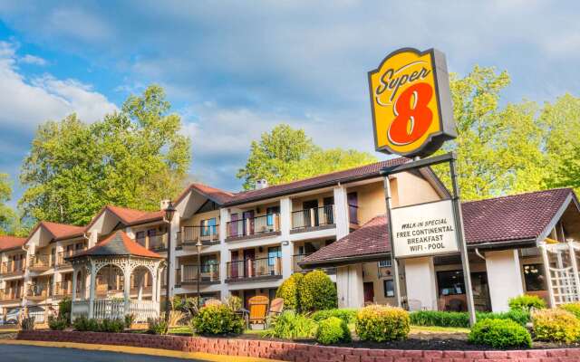 Super 8 by Wyndham Downtown Gatlinburg at Convention Center