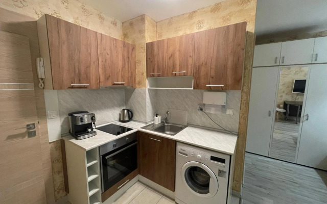 Colonel apartment 858