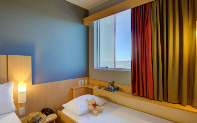 ibis Vitoria Praia de Camburi