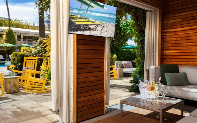 Kimpton Surfcomber Hotel by IHG