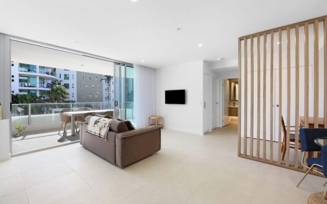 Luxury 2BR Palm Beach Apartment