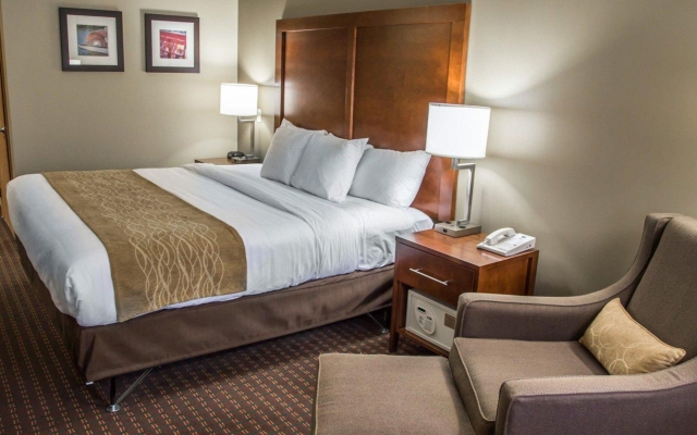 Quality Inn & Suites Des Moines - Merle Hay Road