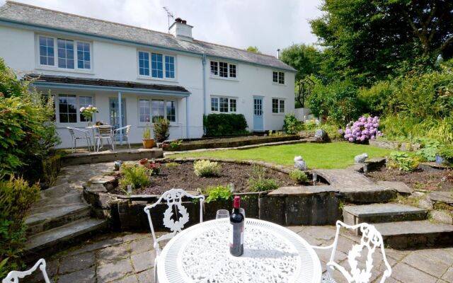 Spacious Holiday Home in Ilkerton With Garden