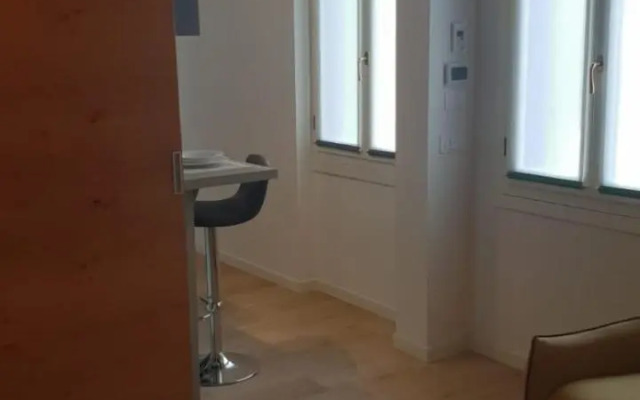 Snc1018 Modern Boutique Apartment