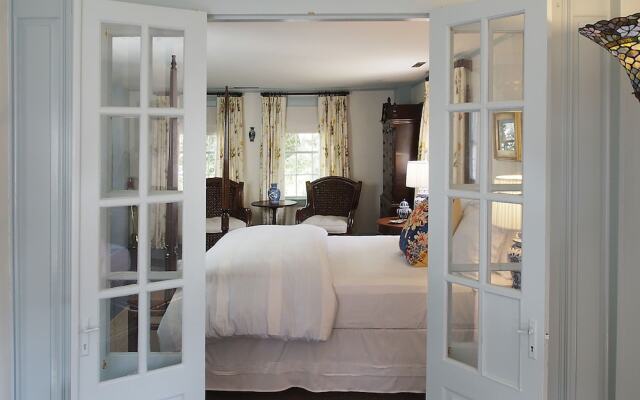 The Deacon & James Pharmacy B&B