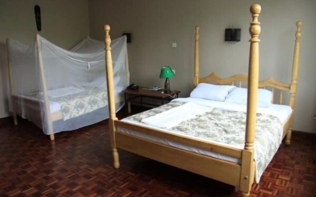 Bunyonyi Safaris Resort