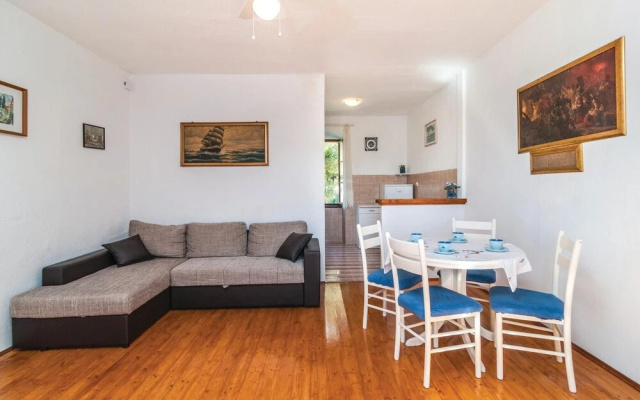 Amazing Home in Bobovisca With 3 Bedrooms, Wifi and Outdoor Swimming Pool
