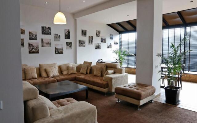 Club-2100 Hotel