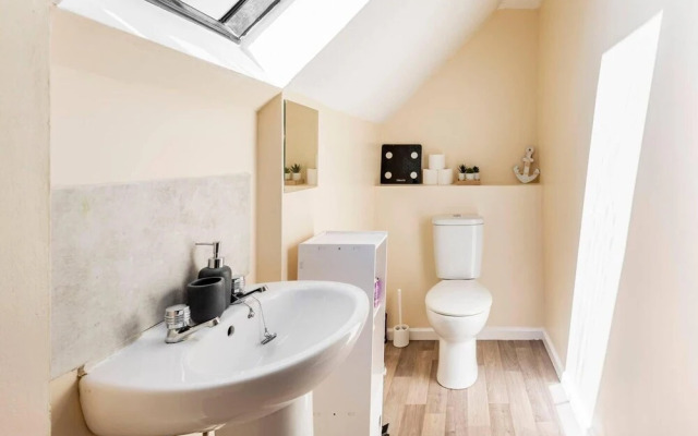 Immaculate 2 - Bedroom House in Milton Keynes